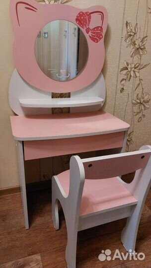 Детский туалетный столик для девочки