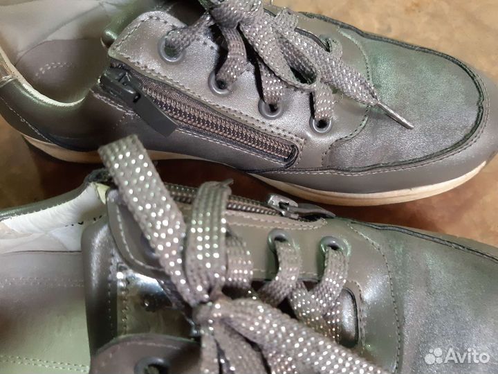 Кроссовки для девочки