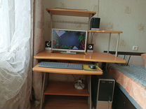 Компьютер и компьютерный стол