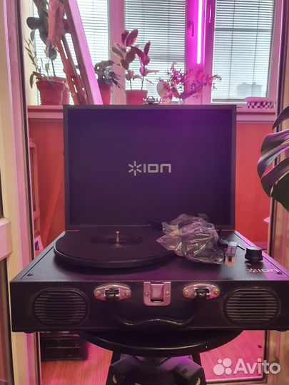 Виниловый проигрыватель ion