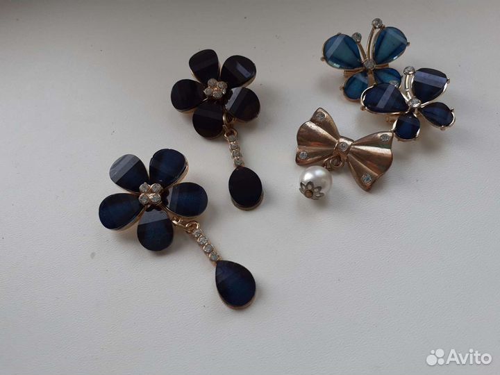 Брелок, брош