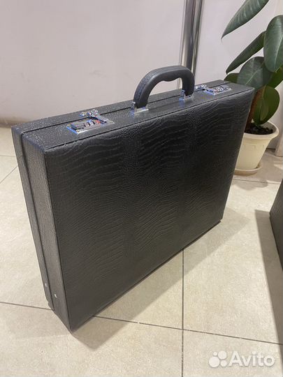 2 новых черных кейса на кодовых замках