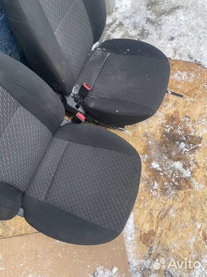 Передние сидения LADA Granta,Datsun с подогревом
