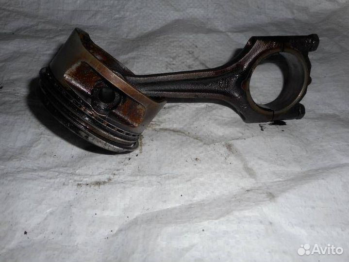 Поршень с шатуном Opel Vectra A 1988-1995