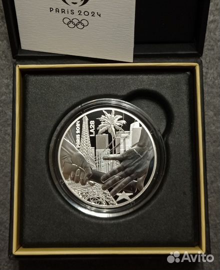 Монета Олимпиада 2024 Передача эстафеты Серебро
