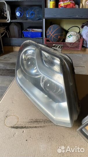 Передние фары Volkswagen Amarok