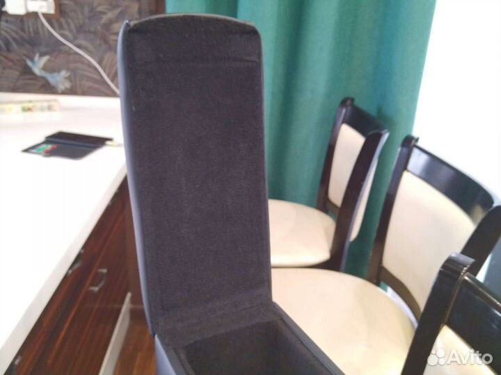 Подлокотник автомобильный