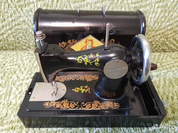 Детская швейная машинка ретро СССР