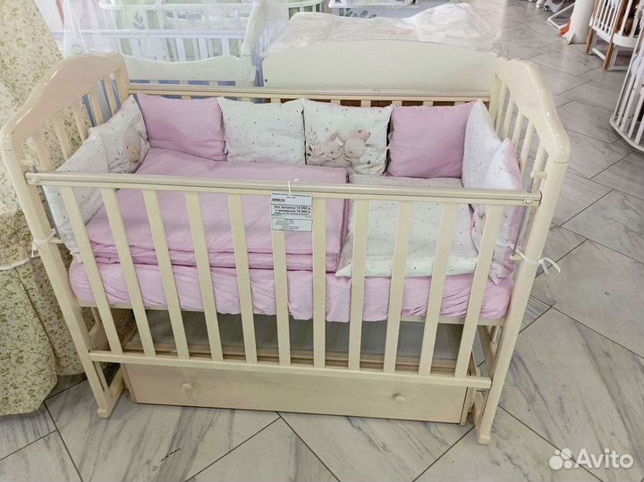 Кроватка с маятником