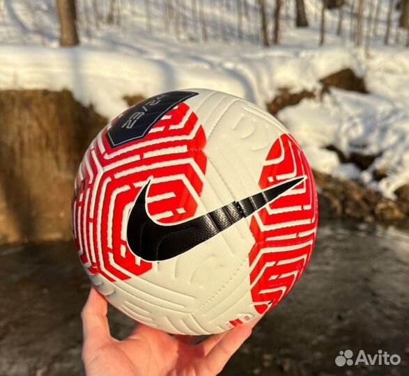 Профессиональный футбольный мяч Nike Flight 5