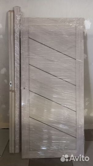 Двери межкомнатные с коробкой и с шарнирам 900мм.и
