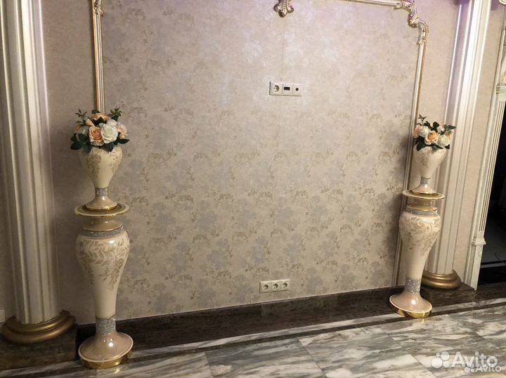 Кувшин с вазами