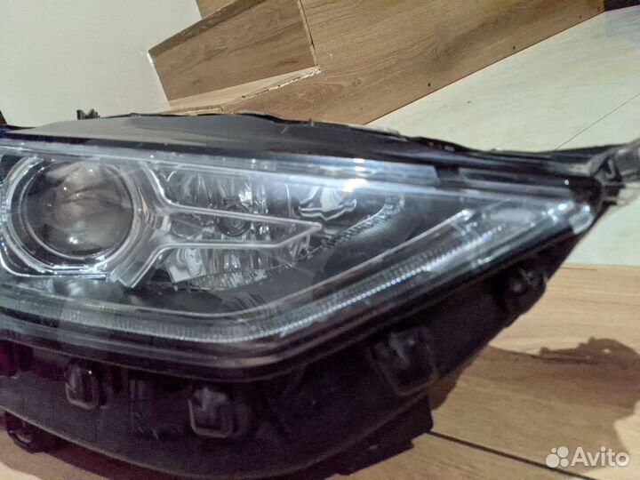 Фара передняя правая Ford Fusion North America