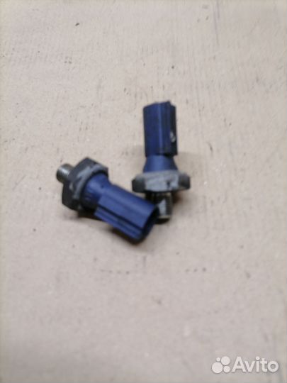 Датчик давления масла VW 06H918081A