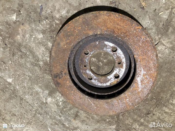 Тормозной диск на mitsubishi lancer cedia CS5W 4G9