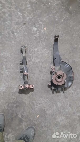 Поворотный кулак передней левой на Мазда 6