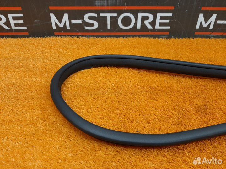 Уплотнитель двери задний Mercedes-Benz E-Class