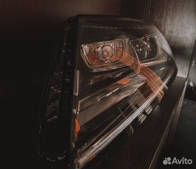 Фара передняя левая VW Toureg ll поколение 10-18