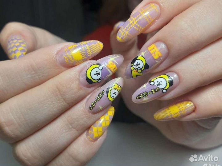 Модель на маникюр