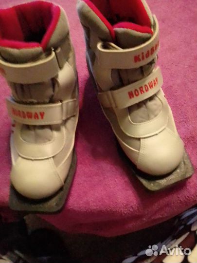 Лыжные ботинки