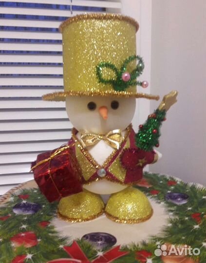 Снеговик подарочный