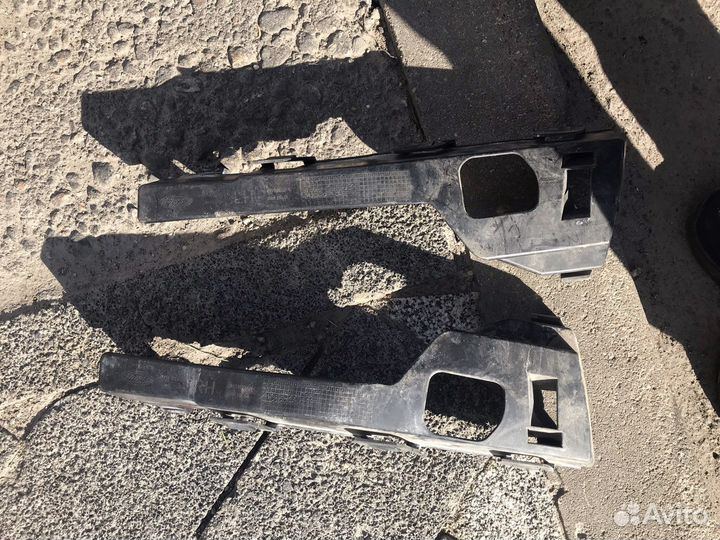 Кронштейн бампера 4M5117E857AC