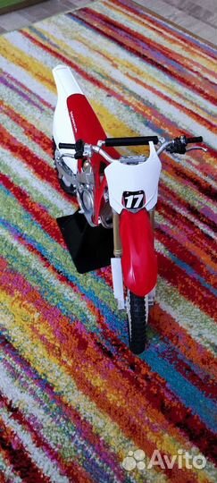 Модель мотоцикла honda CRF 450R 1:6
