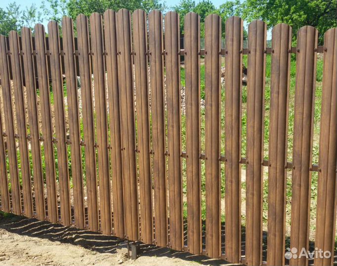 Забор из евроштакетника