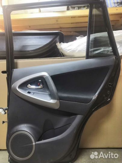 Дверь правая задняя на Toyota RAV 4 - 3 поколения