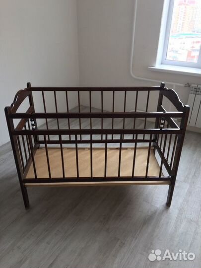Детская кроватка с матрасом