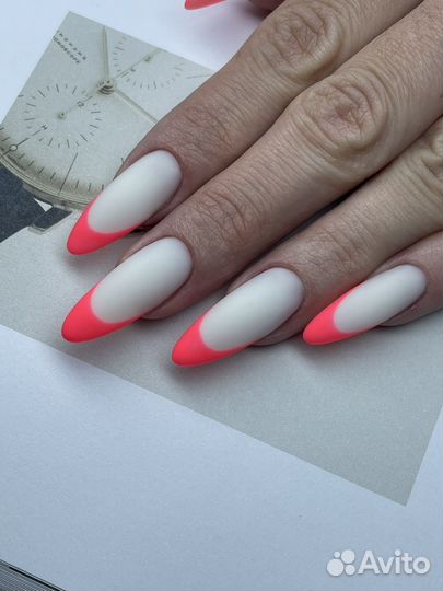 Модель на наращивание ногтей
