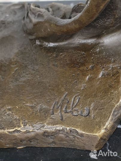 Бронзовая статуэтка 
