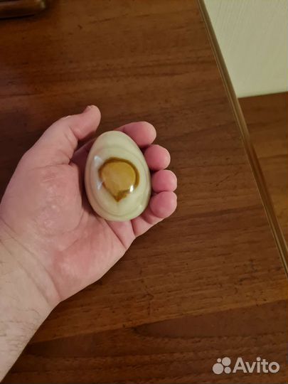 Яйцо из камня Оникс