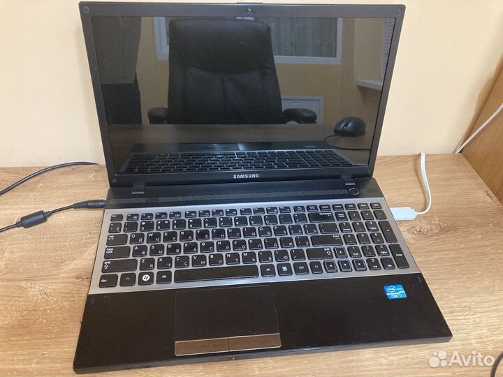 Ноутбук Samsung NP300V5AH- 15.6