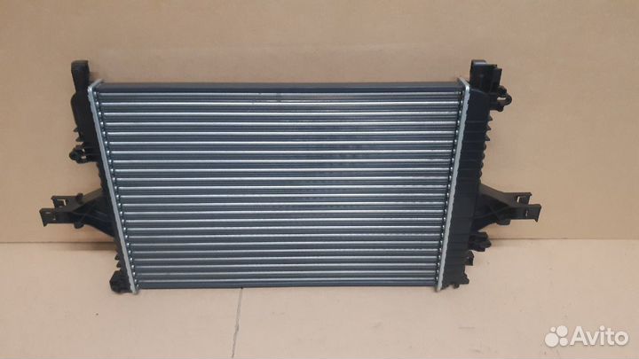 Volvo S60 S80 XC70 1999- радиатор охлаждения