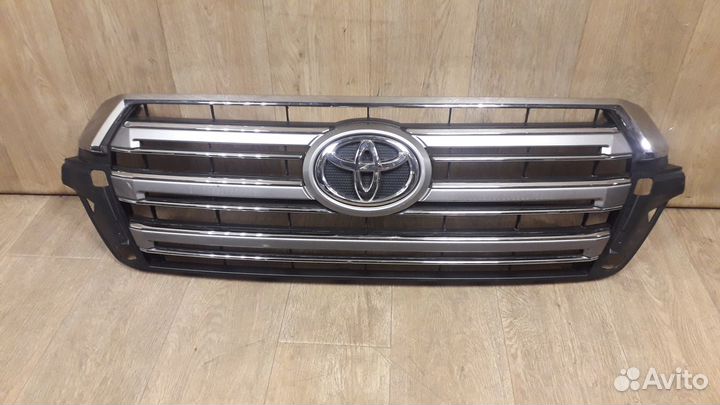 Решетка радиатора №7 Toyota Land Cruiser 200 2016