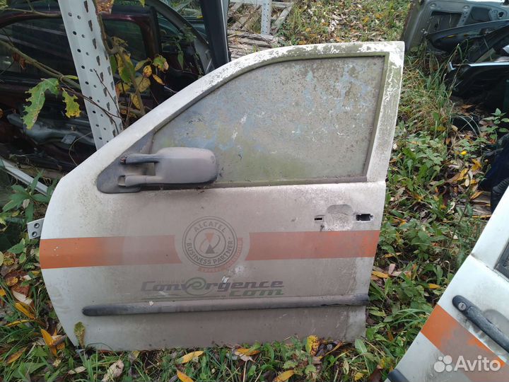 Дверь левая Volkswagen Caddy 1998 год