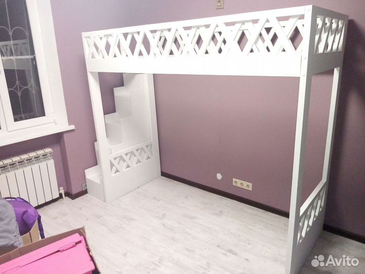 Кровать детская из массива