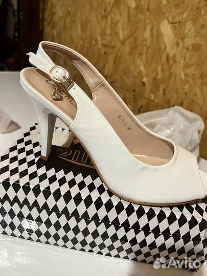 Босоножки женские