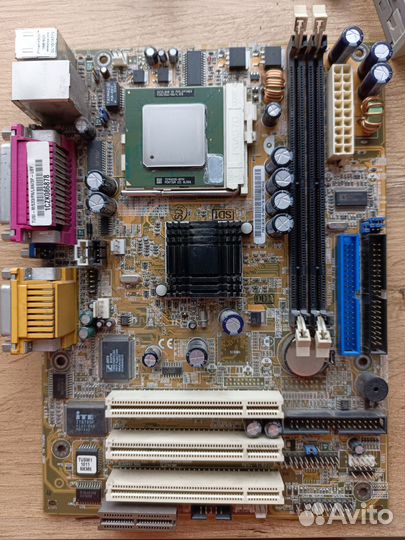 Материнская плата с процессором и памятью