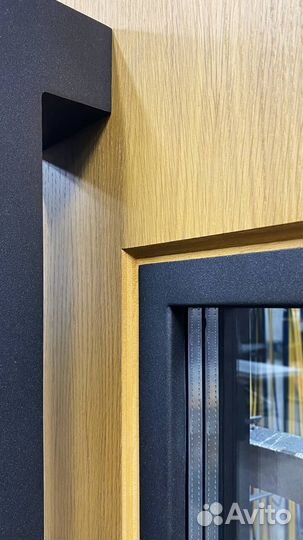 Дверь из дуба и большой ручкой