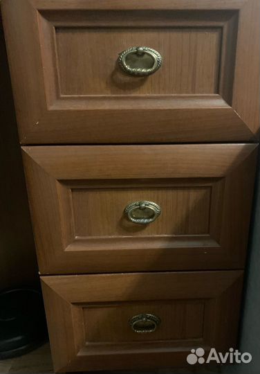 Туалетный столик с зеркалом