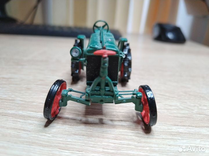 Модель трактора