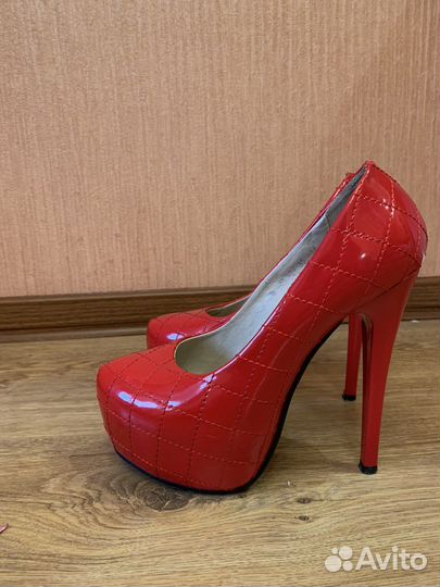 Туфли женские 35 размер красные