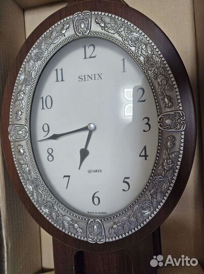 Настенные часы с маятником Sinix 2116