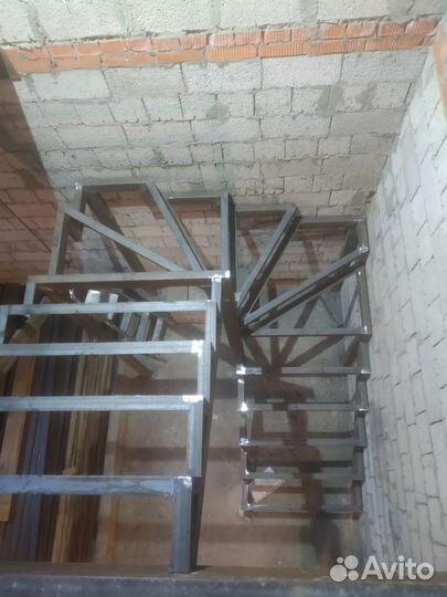 Изготовление металлического каркаса лестницы