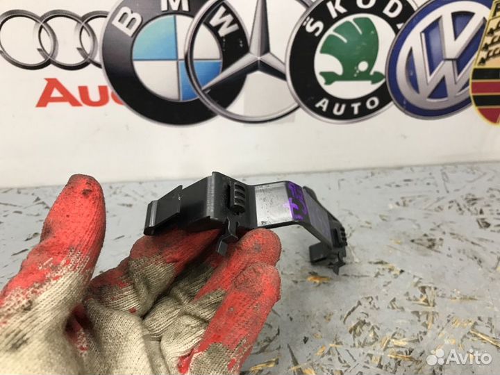 Кронштейн ремня безопастности левый Audi A6 С7