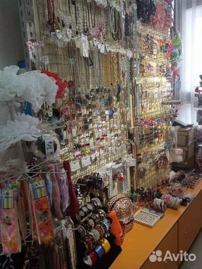 Готовый отдел бижутерии