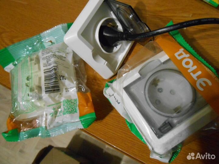 Выключатель 10А 250V Розетка 16А 250V IEK schneide