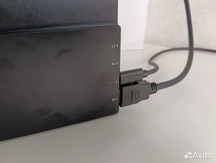 Сенсорный портативный монитор